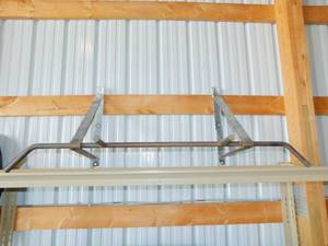 lot 11 image: Pull Up Bar