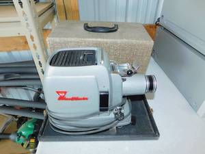 lot 19 image: Vintage Graflex School Master Slide Film Projector