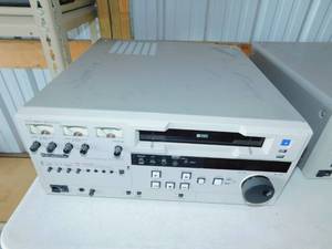 lot 23 image: Panasonic AG-7650 Super VHS SVHA Video Cassette Player