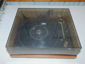 lot 28 image: Vintage BIC Record Player Turntable