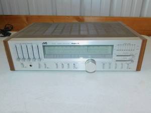 lot 33 image: Vintage JVC R-S33 Super A Stereo Receiver