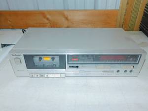 lot 40 image: Vintage Technics Stereo Cassette Tape Deck