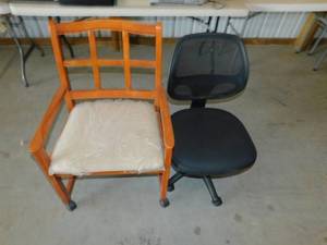 lot 66 image: 2 Chairs on Wheels