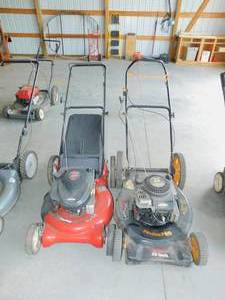 lot 79 image: 2 Poulan Pro Briggs & Stratton Lawn Mowers