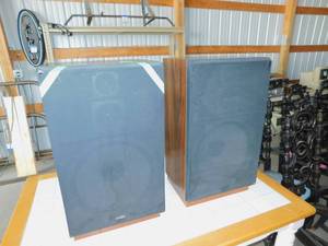 lot 98 image: 2 Fisher ST-828 Digital Comaptible Hi-Fi Speaker System