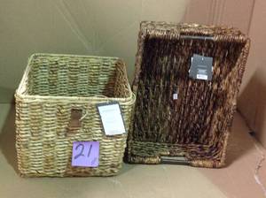 lot 21 image: 6x12 Wicker Folio Bin Dark Global Brown in good condition