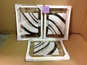 lot 28 image: Single Picture Float Frame - Made By Design in good condition