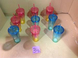 lot 34 image: 24oz Plastic Ombre Tumbler with Straw - Sun Squad in good condition