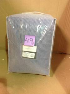 lot 49 image: Wishfull Blue Waffle Comforter FULLQUEEN in good condition