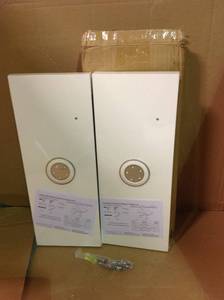 lot 98 image: kieragrace Stockholm Aberg Floating Shelf w LED Light  White, 24-Inch, Matte Finish in good condition