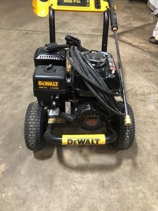 lot 201 image: DEWALT 3600 PSI at 2.5 GPM HONDA GX200 with AAA Triplex Pump Cold Water Professional Gas Pressure Washer Missing tips  See pics 