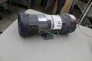 lot 16 image: Leeson Direct Current Permanent Magnet Motor C4D17FK5K