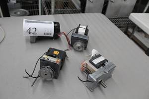 lot 42 image: Lot of (4) Dayton AC Gearmotor 1LNG1A, Dayton Motor 4LL08 , Dayton AC Gearmotor 1LPV1A