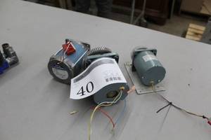 lot 40 image: Lot of (3) Anaheim Automation Motor SYNW-070-085-110-72, Anaheim Automation Motor SYNW-090-1, Superior Electric Slo-Syn Synchronous Motor