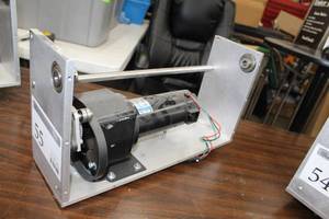 lot 55 image: Leeson Permanent Magnet D.C. Gearmotor CM34D25NZ57B
