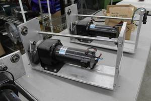 lot 52 image: Leeson Permanent Magnet D.C. Gearmotor CM34D25NZ57B