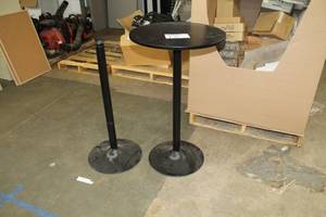 lot 136 image: Pedestal Table with Extra Pedestal Stand
