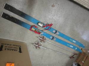 Set of Head GK03 Snow Skis and Pole...