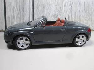 Maisto Audi TT Roadster Diecast Car...