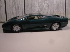 Maisto Jaguar XJ220 Diecast Car 11...
