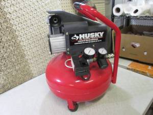 Husky 6 Gallon Oil-Free Air Compres...