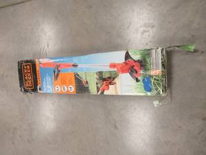lot 25 image: BLACKDECKER 14 in. 6.5-Amp Corded Electric Straight Shaft Single Line 2-in-1 String Grass TrimmerLawn Edger GH900