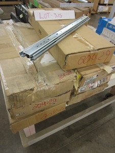 lot 315 image: SMALL HARDWARE