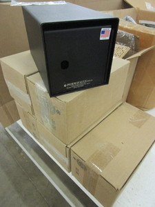 lot 319 image: SMALL HARDWARE