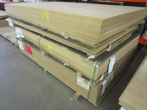 lot 435 image: RED OAK B4 MDF VENEER SHEET GOODS