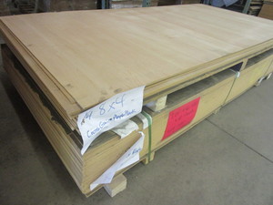 lot 438 image: CROSS GRAIN MAPLE MDF VENEER SHEET GOODS
