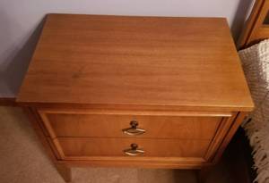 lot 27 image: Dixie MCM Blonde Mahogany Night Stand