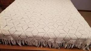 lot 155 image: Vintage Hand Crocheted Popcorn Coverlet