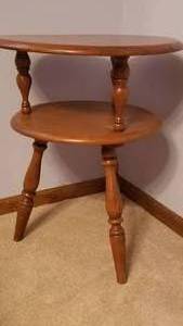 lot 71 image: Retro Round Tiered Maple Side Ocassional Table