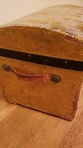 lot 164 image: Antique Childs Toy Trunk Chest