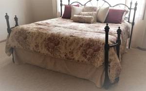 lot 2 image: i8 Sleep Number King Bedroom Suite with Iron Frame