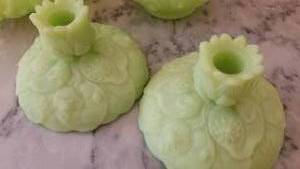 lot 112 image: Vintage Fenton Glass Custard Lime Pattern Glass  4 Pieces