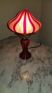 lot 75 image: Stunning Petite Venetian Murano Glass Mini Lamp