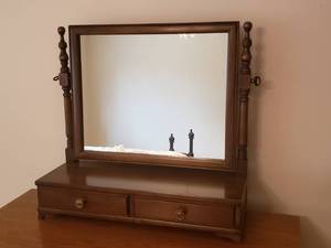 lot 68 image: Tabletop Vanity Mirror by Willett