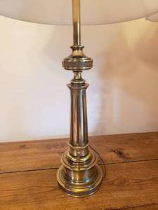 lot 80 image: Classic Tall Brass Pedestal Lamps