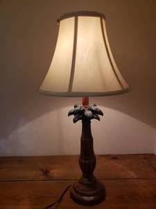 lot 85 image: Tropical Palm Lamp