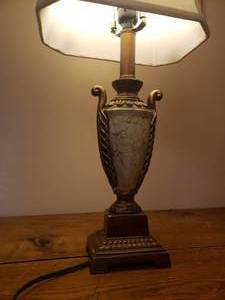 lot 86 image: Contemporary Vase Lamp
