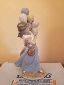 lot 129 image: LLadro Balloons for Sale
