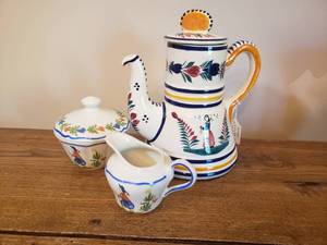 lot 136 image: Quimper Tea Set Collection