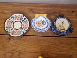 lot 138 image: Quimper Small Bowl Collection