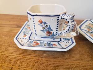lot 140 image: Quimper Tea Cup Collection