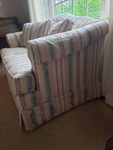 lot 178 image: King Hickory Love Seat (A)