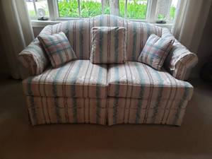 lot 179 image: King Hickory Love Seat (B)