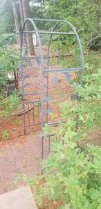 lot 41 image: Lovely Outdoor Garden Arch Trellis (a)