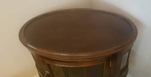 lot 18 image: Lovely Antique Display Side Table