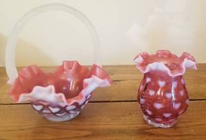 lot 109 image: Wonderful Pair of Fenton Glass Pieces- Hearts